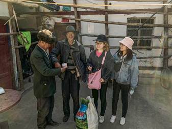 集团公司人事部经理罗瑛一行到花古村指导脱贫攻坚工作 杨凌茱 (2) 1