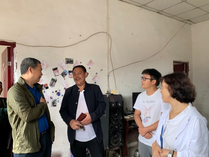 集团公司党委书记何方馗带队到花古村调研脱贫攻坚工作