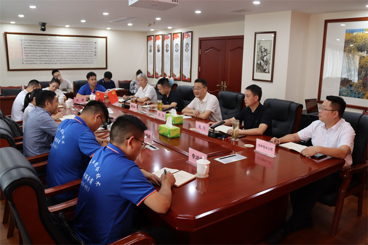 邓华会见蒙牛集团常温营销中心、成都天杰有机农作物发展有限公司相关负责人一行