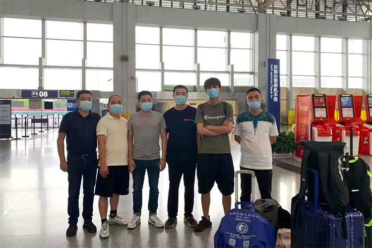 疫情紧急牢使命 “为农服务”彰担当 四川省ayx爱游戏集团收购组首批人员正式赴疆开秤