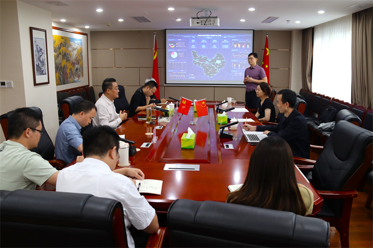 邓华主持召开集团公司数字化平台建筑方案汇报会